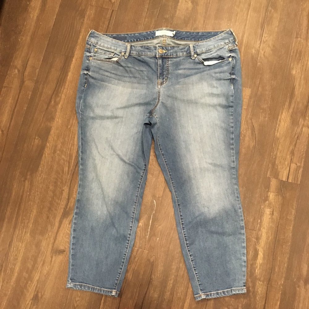 Torrid 20 light wash distressed cropped jeans